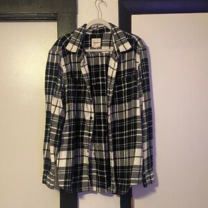 American Eagle Outfitters Black and White Plaid Casual Button Down Shirt